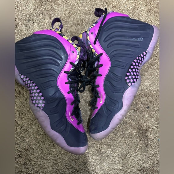 Nike - Picture 3 of 5